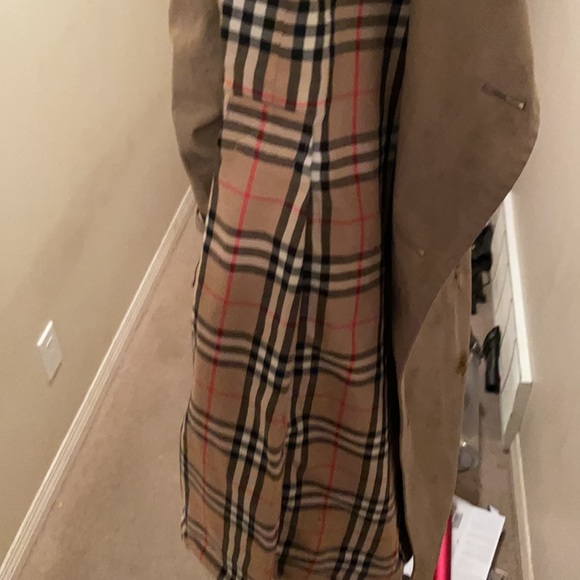 Burberry of London’s trenchcoat in good shape - Picture 6 of 7